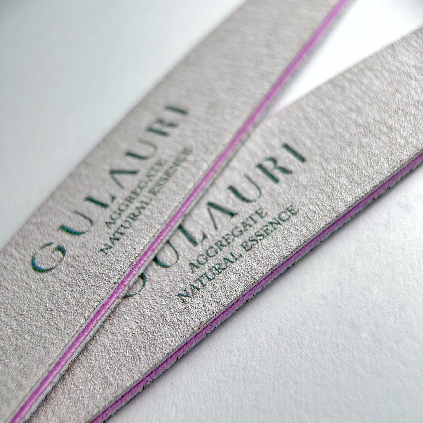 Lima unghie 100/180 con doppia grana, ideale per limare gel, acrygel e perfezionare la forma dell’unghia naturale o ricostruita
