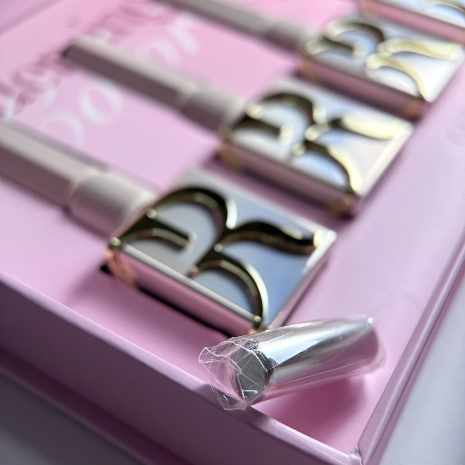 Sweet Cat Eye Gel Gulauri, smalto semipermanente magnetico con effetto occhio di gatto, disponibile in colori brillanti e cangianti
