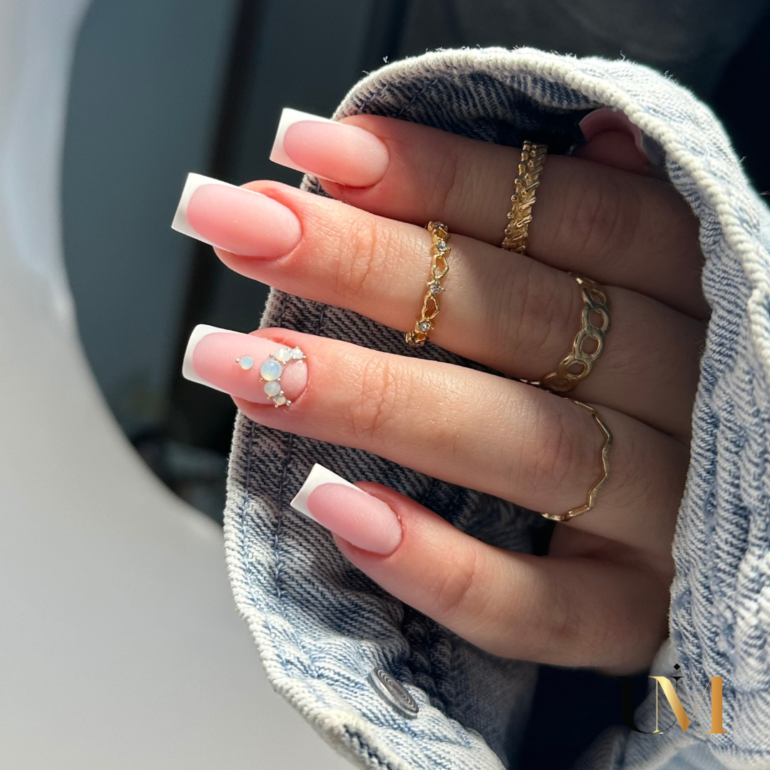 Ricostruzione quadrata con Nail form e french pittato